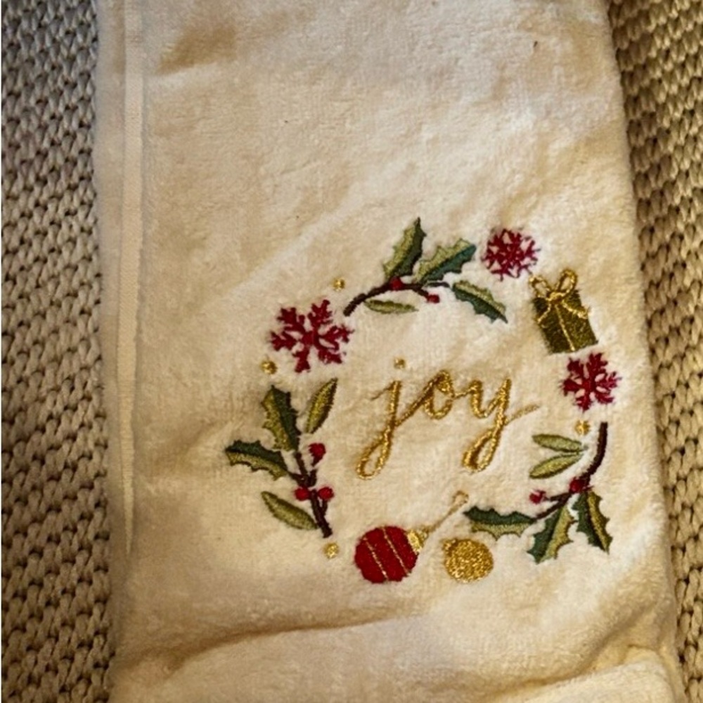 Hand towels 2 pack new 16” x 28” Holiday Wreath  cotton Winter Wonderland